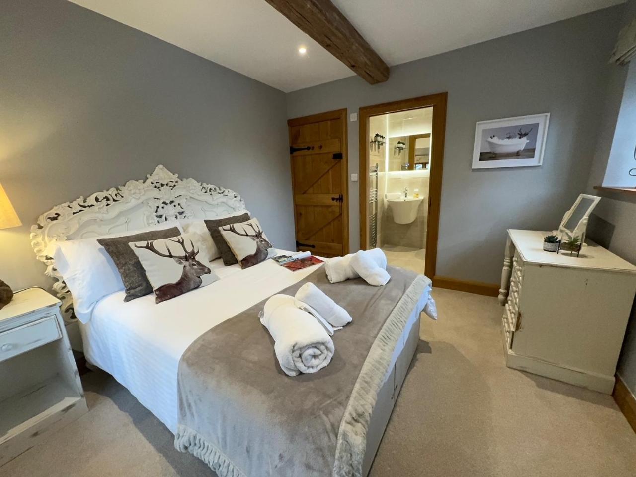 Отель The Coach House Chedworth Экстерьер фото